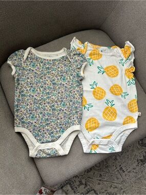 GAP 6-12&18-24m Floral Print & Yellow Pineapple Short-Sleeve Bodysuits